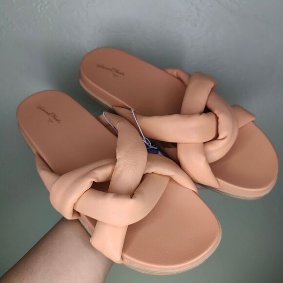Universal Thread Cosette Padded Sandals - Picture 2 of 7